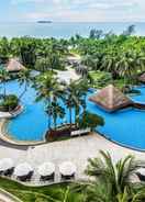 Swimming Pool Holiday Inn Resort SANYA BAY, an IHG Hotel