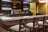 Bar, Kafe dan Lounge Holiday Inn TITUSVILLE - KENNEDY SPACE CTR, an IHG Hotel