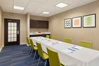 Ruangan Fungsional Holiday Inn Express & Suites FT MYERS EAST- THE FORUM, an IHG Hotel