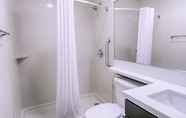 Toilet Kamar 4 Candlewood Suites LAKEVILLE I-35