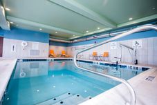 수영장 Holiday Inn Express & Suites REHOBOTH BEACH by IHG, an IHG Hotel