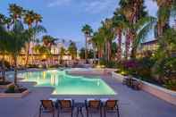 สระว่ายน้ำ Crowne Plaza Resort PHOENIX - CHANDLER GOLF RESORT, an IHG Hotel