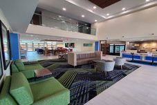 로비 Holiday Inn Express & Suites ARLINGTON NORTH – STADIUM AREA by IHG, an IHG Hotel