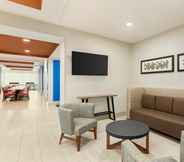 พื้นที่สาธารณะ 7 Holiday Inn Express & Suites FT MYERS EAST- THE FORUM, an IHG Hotel