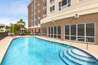 สระว่ายน้ำ Holiday Inn Express & Suites FT MYERS EAST- THE FORUM, an IHG Hotel