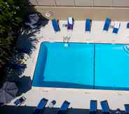 Kolam Renang 7 Holiday Inn Express ATHENS-UNIVERSITY AREA, an IHG Hotel