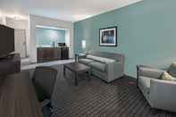 Common Space Holiday Inn BEAUMONT EAST-MEDICAL CTR AREA, an IHG Hotel