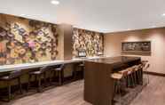 บาร์ คาเฟ่ และเลานจ์ 7 Holiday Inn LA MIRADA, an IHG Hotel