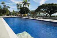 Swimming Pool Holiday Inn CAIRNS HARBOURSIDE, an IHG Hotel