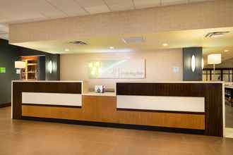 Lobi 4 Holiday Inn & Suites CHARLESTON WEST, an IHG Hotel