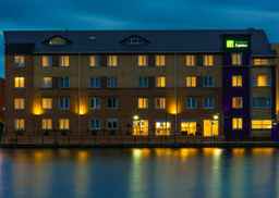 Holiday Inn Express Cardiff Bay, an IHG Hotel, Rp 2.647.373