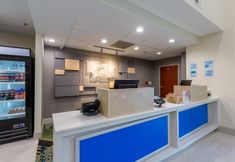 로비 4 Holiday Inn Express & Suites ARLINGTON NORTH – STADIUM AREA by IHG, an IHG Hotel