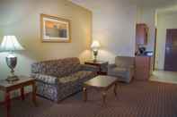 Ruang Umum Holiday Inn Express & Suites CENTER, an IHG Hotel