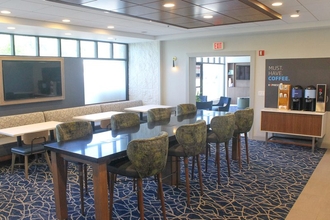 ล็อบบี้ 4 Holiday Inn Express & Suites BOSTON - CAMBRIDGE, an IHG Hotel