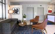 Lobby 4 Holiday Inn Express & Suites BOSTON - CAMBRIDGE, an IHG Hotel