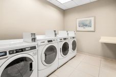 宿泊サービス Holiday Inn Express & Suites WILMINGTON-NEWARK by IHG, an IHG Hotel