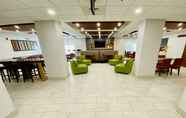 Lobi 5 Holiday Inn Express & Suites CHESAPEAKE, an IHG Hotel