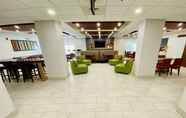 Lobby 2 Holiday Inn Express & Suites CHESAPEAKE, an IHG Hotel