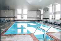 สระว่ายน้ำ Holiday Inn Express & Suites WEATHERFORD, an IHG Hotel