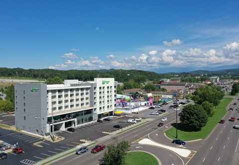 Nearby View and Attractions Holiday Inn & Suites PIGEON FORGE CONVENTION CENTER, an IHG Hotel