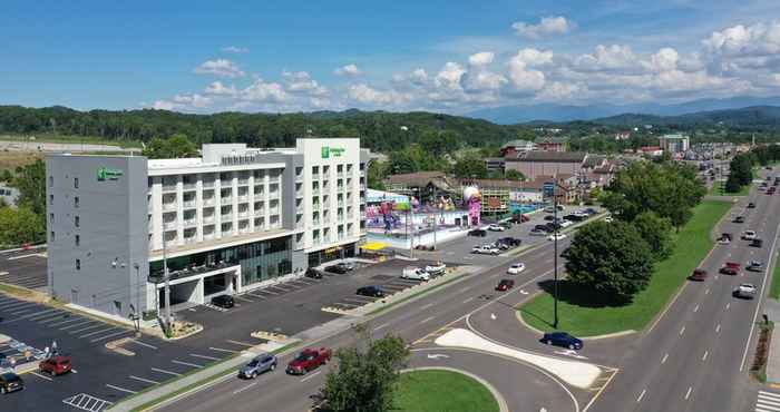 Nearby View and Attractions Holiday Inn & Suites PIGEON FORGE CONVENTION CENTER, an IHG Hotel