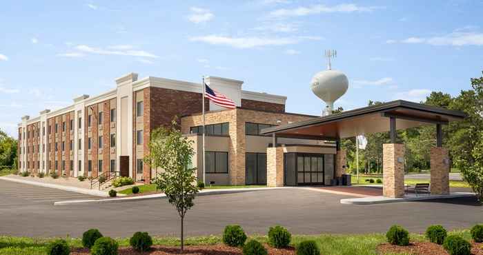 Exterior Holiday Inn Express PLATTSBURGH, an IHG Hotel