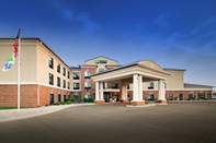 Exterior Holiday Inn Express & Suites PERU - LASALLE AREA, an IHG Hotel