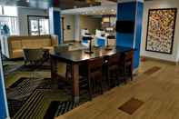 Lobby Holiday Inn Express & Suites DAYTON NORTH - VANDALIA, an IHG Hotel