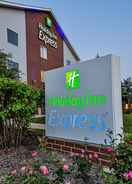 EXTERIOR_BUILDING Holiday Inn Express CHICAGO NW-VERNON HILLS, an IHG Hotel