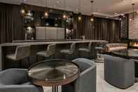 Bar, Cafe and Lounge Holiday Inn Express BOSTON LOGAN AIRPORT - REVERE, an IHG Hotel