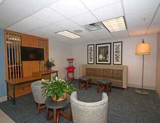 Lobby 2 Holiday Inn Express TROUTVILLE - ROANOKE NORTH, an IHG Hotel