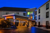 Luar Bangunan Holiday Inn Express & Suites GREAT BARRINGTON - LENOX AREA, an IHG Hotel