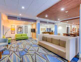 Lobby 2 Holiday Inn Express & Suites REMINGTON, an IHG Hotel