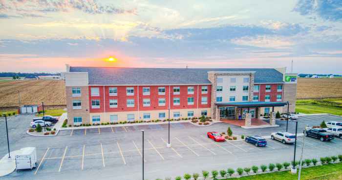 Common Space Holiday Inn Express & Suites REMINGTON, an IHG Hotel