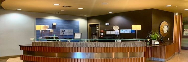 Lobby Holiday Inn Express & Suites PERRY-NATIONAL FAIRGROUND AREA, an IHG Hotel