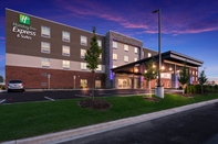 Exterior Holiday Inn Express & Suites CHICAGO - HOFFMAN ESTATES, an IHG Hotel