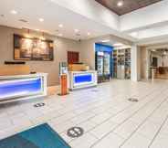 Lobi 4 Holiday Inn Express & Suites STATESVILLE, an IHG Hotel