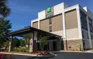 Bangunan 4 Holiday Inn Express STATESBORO, an IHG Hotel