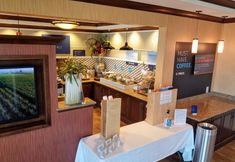 Restaurant 7 Holiday Inn Express & Suites PADUCAH WEST by IHG, an IHG Hotel