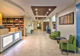 Lobi 4 Holiday Inn Express & Suites RENO AIRPORT, an IHG Hotel