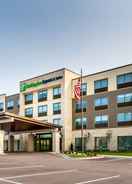 EXTERIOR_BUILDING Holiday Inn Express & Suites MILWAUKEE – WEST ALLIS, an IHG Hotel