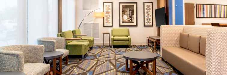 ล็อบบี้ Holiday Inn Express & Suites MILWAUKEE – WEST ALLIS, an IHG Hotel