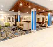 ล็อบบี้ 4 Holiday Inn Express & Suites MILWAUKEE – WEST ALLIS, an IHG Hotel