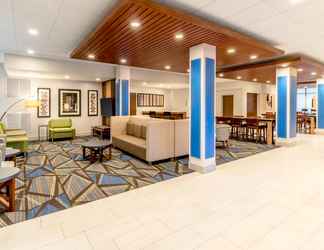 ล็อบบี้ 2 Holiday Inn Express & Suites MILWAUKEE – WEST ALLIS, an IHG Hotel