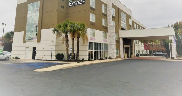 ภายนอกอาคาร Holiday Inn Express COLUMBIA NE - FORT JACKSON, an IHG Hotel