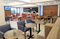 บาร์ คาเฟ่ และเลานจ์ Holiday Inn Express COLUMBIA NE - FORT JACKSON, an IHG Hotel