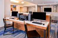 Functional Hall Holiday Inn Express & Suites LACEY - OLYMPIA, an IHG Hotel