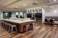 Bar, Kafe, dan Lounge Holiday Inn & Suites ATLANTA AIRPORT-NORTH, an IHG Hotel