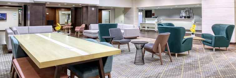 Lobi Holiday Inn & Suites ATLANTA AIRPORT-NORTH, an IHG Hotel