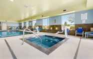 Swimming Pool 4 Holiday Inn Express & Suites SUMNER - PUYALLUP AREA, an IHG Hotel